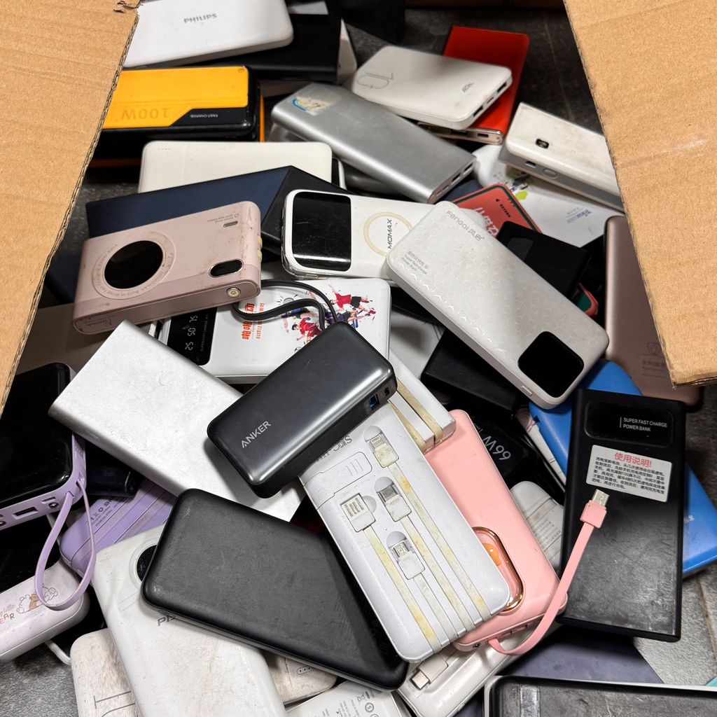 Pin Dự Phòng Thanh Lý Sân Bay | Đã Qua Sử Dụng, Nhiều Thương Hiệu, Dung Lượng Chuẩn